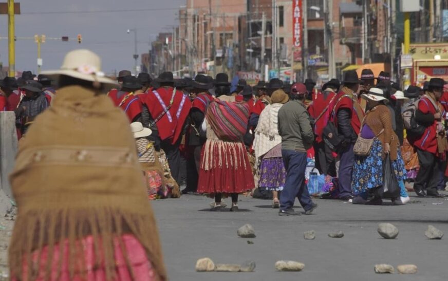 Gobierno anuncia ajustes en 35 artículos del DS 5503 mientras COB mantiene bloqueos