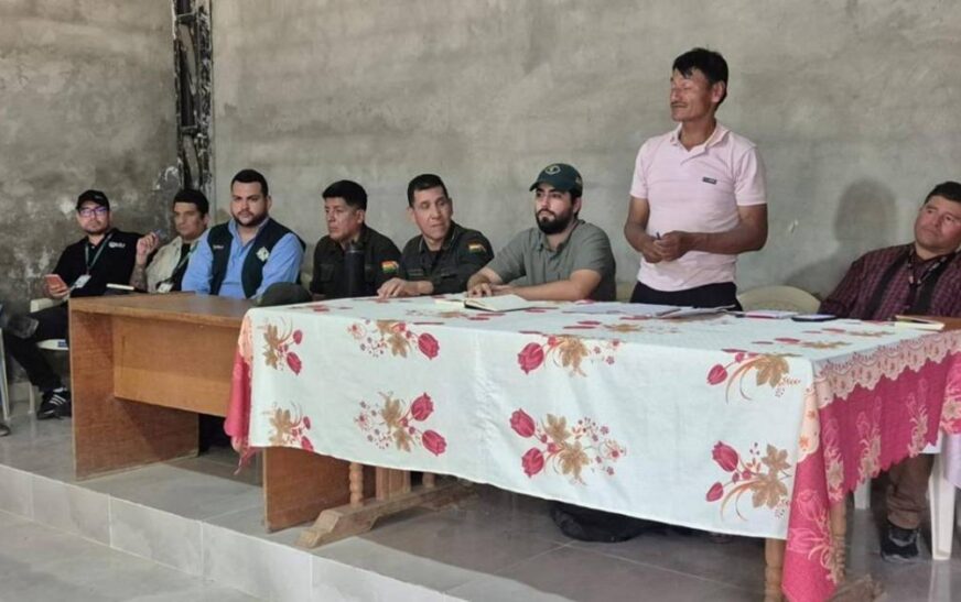 Gobierno y campesinos de los valles cruceños suspenden diálogo sin acuerdo
