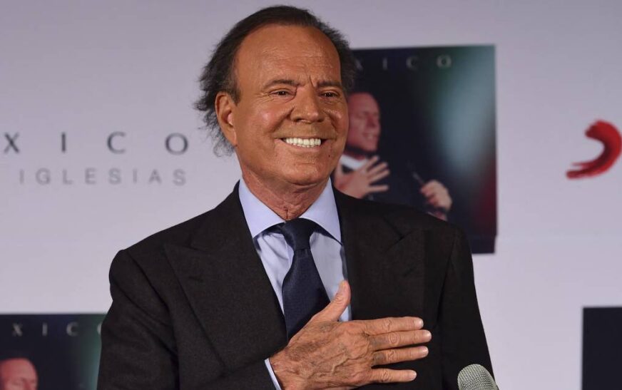 Denuncian a Julio Iglesias en Madrid por agresión sexual a dos extrabajadoras