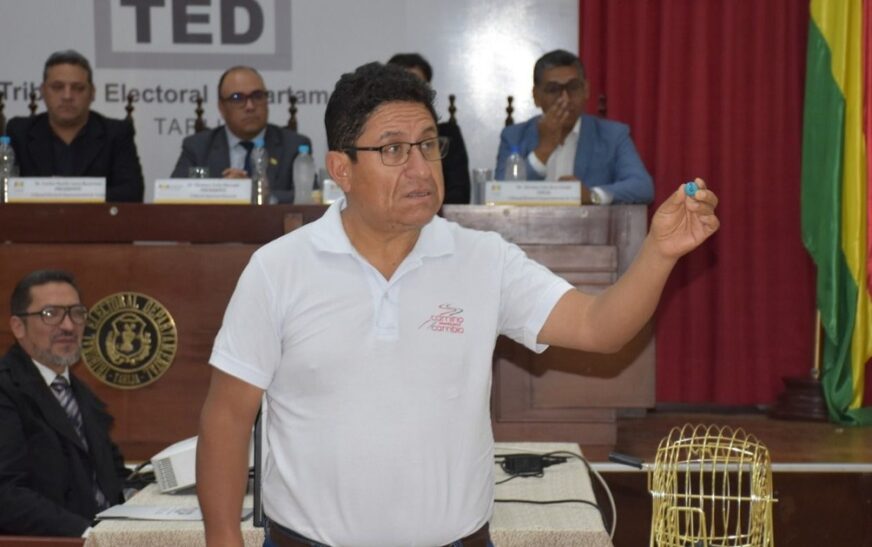 Candidatos a gobernador de Tarija revelan ubicación en papeleta de sufragio