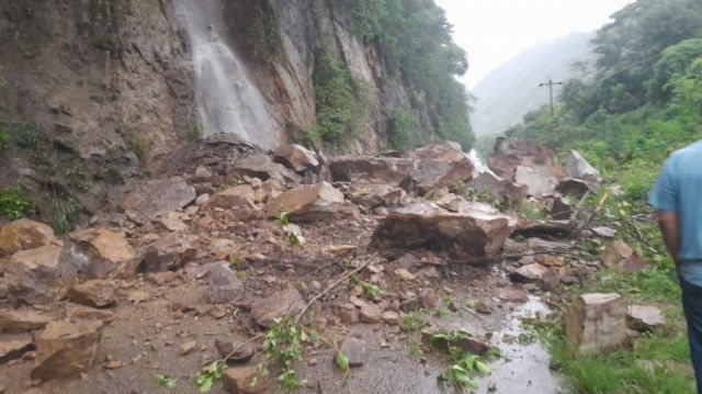 Derrumbe en comunidad Flor de Oro aísla a Bermejo y autoridades movilizan ayuda