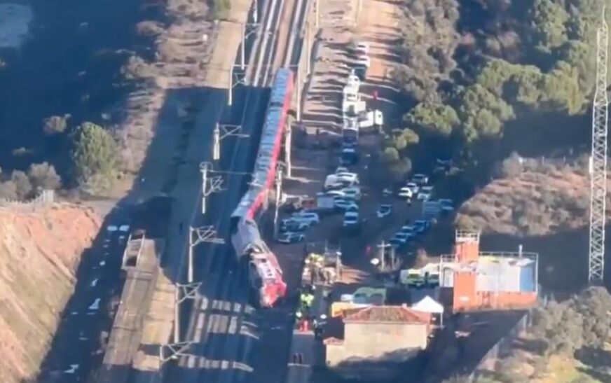 Trenes en España confirman 39 muertos en accidente grave en Galicia
