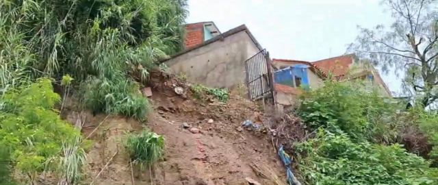Deslizamiento en barrio Méndez Arcos advierte riesgo para 15 viviendas