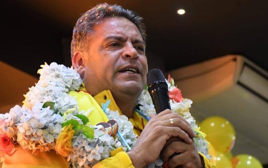 Revilla acude a audiencia en La Paz y acusa a su detractor ante la justicia