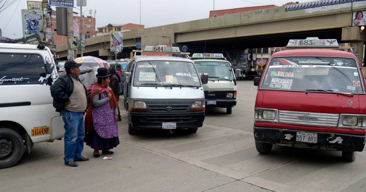 Vecinos de El Alto exigen regular pasajes y eliminar trameaje antes de clases