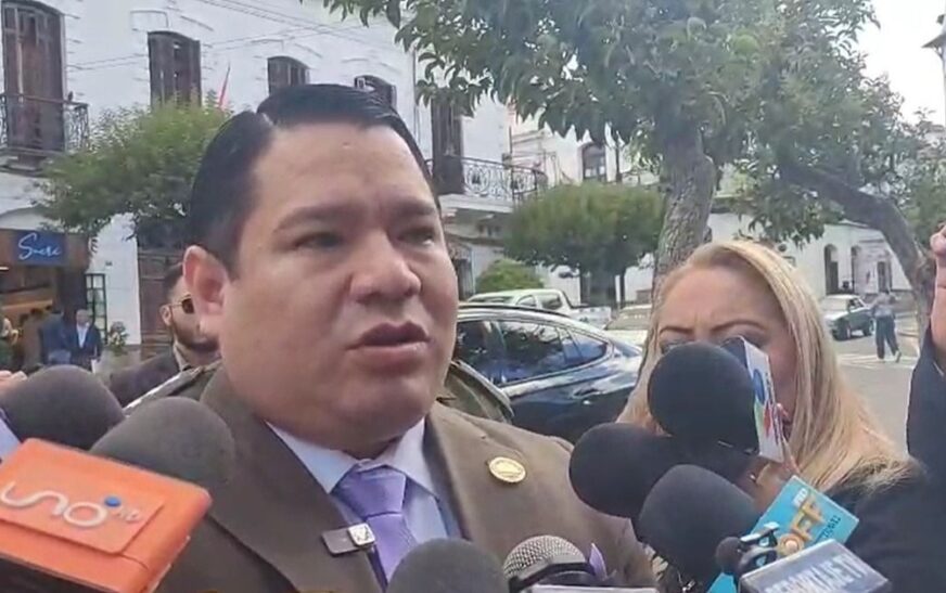 Autoridades libran orden de aprehensión contra uruguayo vinculado a exdiputada Laura Rojas en Bolivia