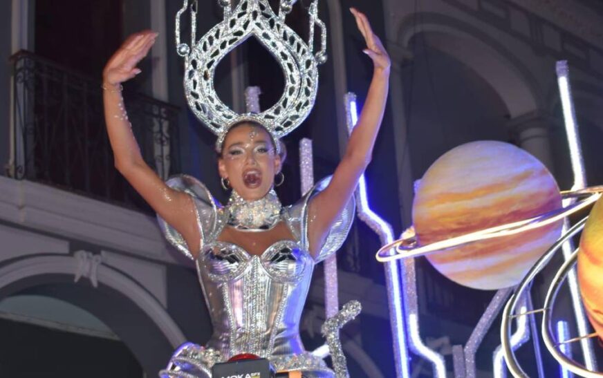 Camila I deslumbra y anima la cuarta preca del Carnaval Cruceño 2026 en Santa Cruz
