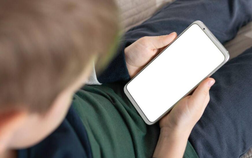 Pedro Sánchez anuncia que España prohibirá acceso a redes sociales a menores de 16 años