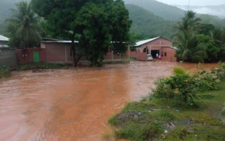Lluvias en Tipuani obligan a estudiantes de La Paz a clases a distancia