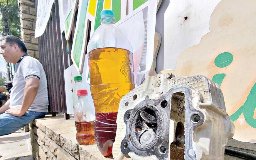 Gobierno admite mala calidad de gasolina en Bolivia y choferes piden resarcimiento