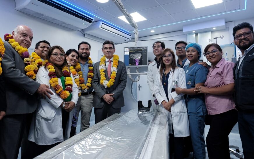 Caja de Salud en La Paz entrega tomógrafo para atención a toda la población