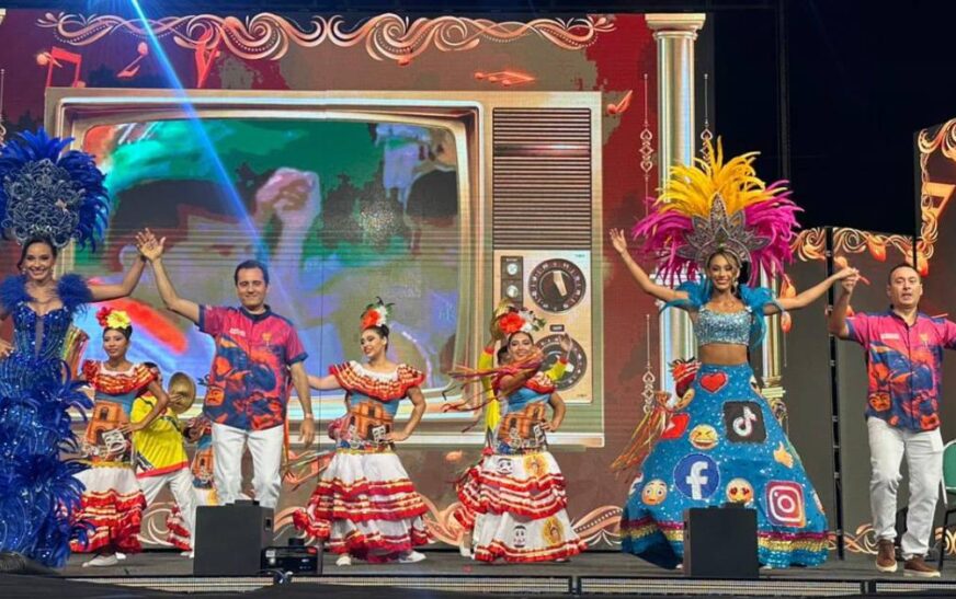 Camila I inicia su coronación con desfile de reinas en La Paz