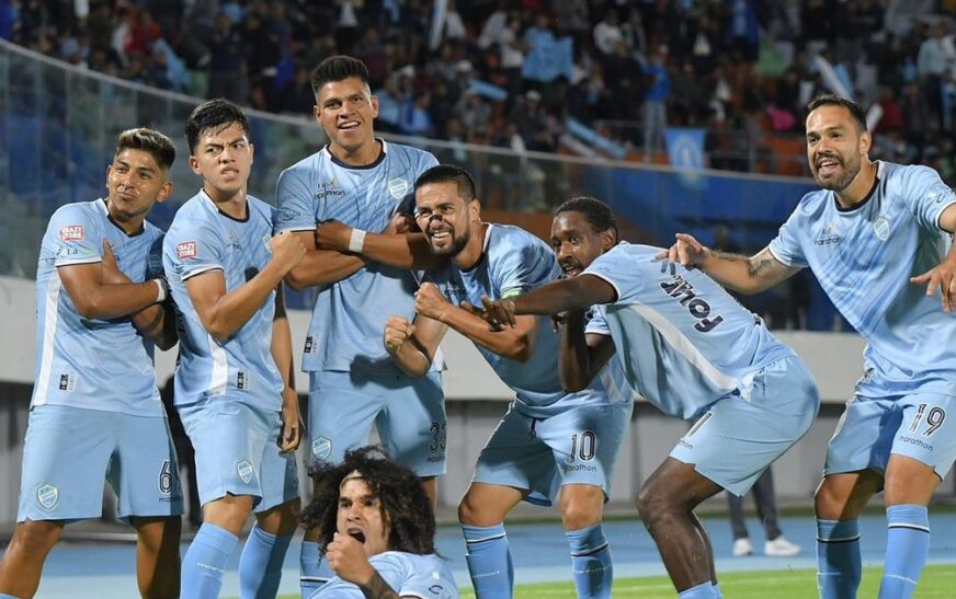 Aurora gana el duelo cochabambino y avanza en el torneo local