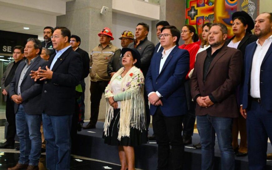 Gobierno promulga Ley 1709 que amplía a seis meses la permanencia de exautoridades