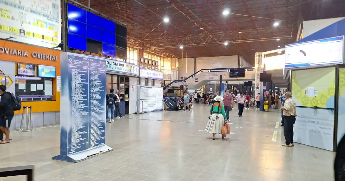 Terminal Bimodal de Santa Cruz cierra por segundo día tras paro indefinido