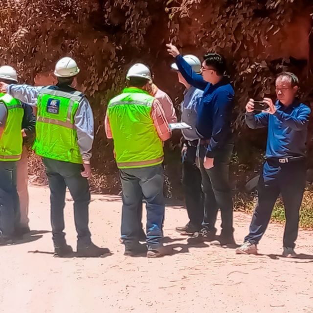 Técnicos coreanos inspeccionan trazo alterno para carretera El Angosto en Bolivia