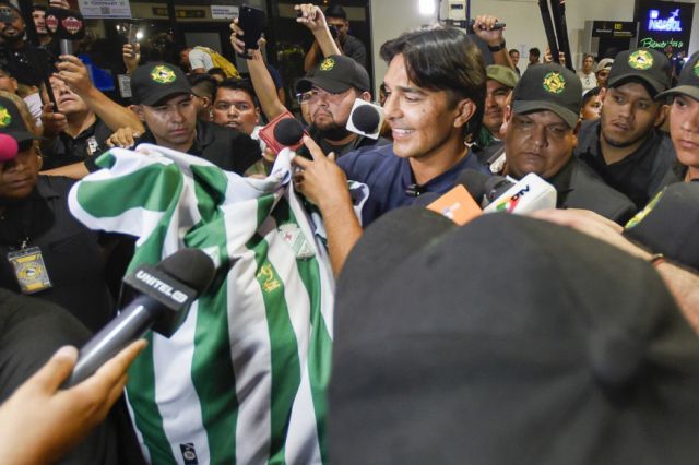 Martins llega a Santa Cruz y anuncia plan de inversión en energías renovables