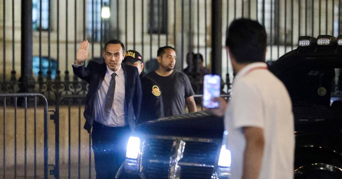 Perú destituye a Pedro Castillo y Jerí abandona el Palacio de Gobierno