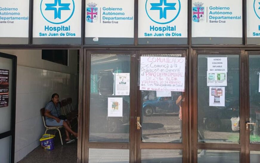 Trabajadores de salud en Santa Cruz acatan paro de 24 horas por sueldos impagos