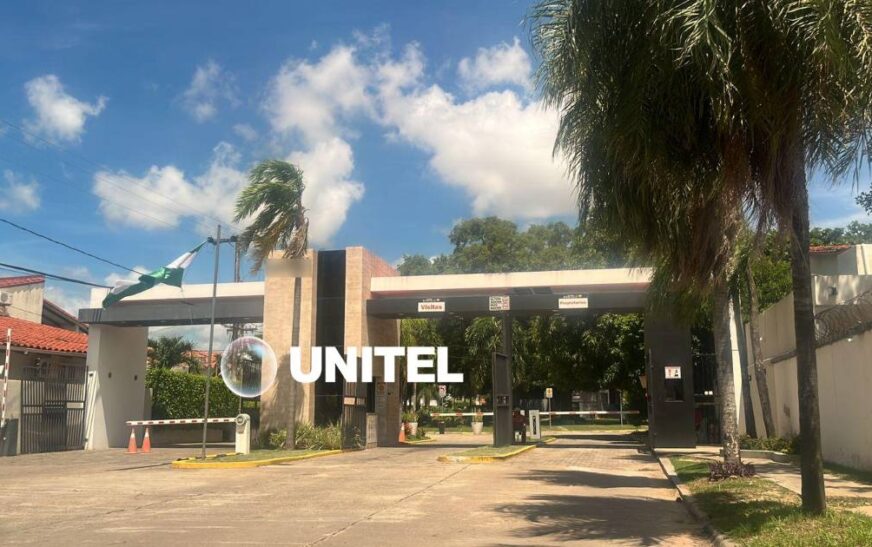 Policía secuestra documentos en inmueble de exgerente de YPFB en allanamiento