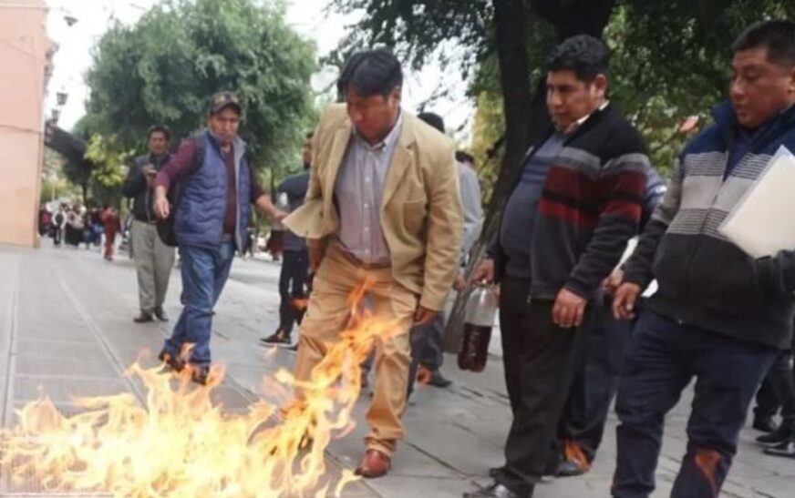 Choferes de La Paz logran acuerdo parcial y anuncian resarcimiento desde lunes
