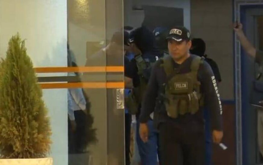 Policía aprehende a tres extranjeros con armas y drogas en Equipetrol