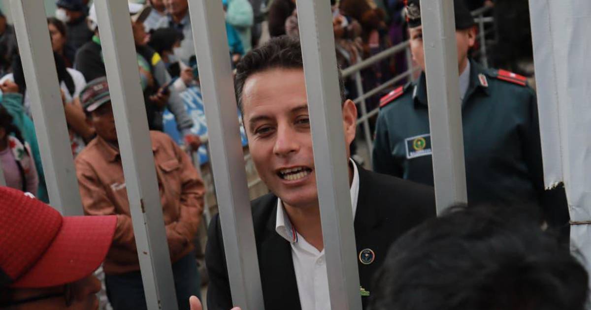 Lara denuncia que comisión de Diputados rechaza proyecto para eliminar renta vitalicia a expresidentes