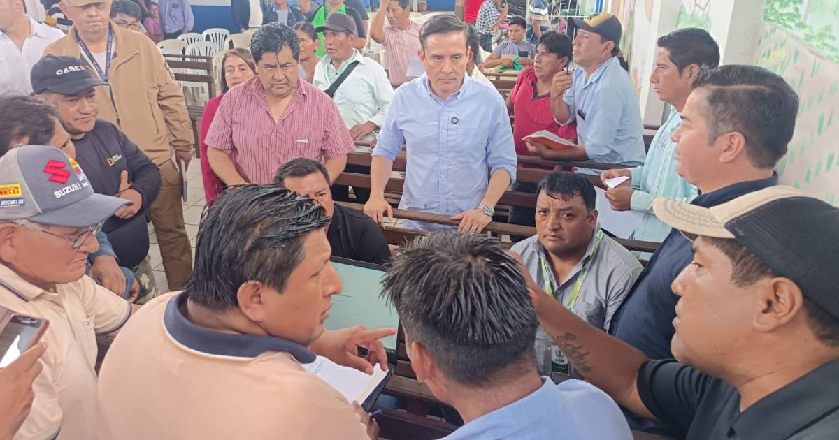 Gobierno y agricultores instalan diálogo en Yapacaní durante bloqueo actual