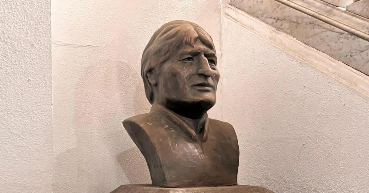 Senadores aprueban retirar busto de Evo Morales de la Asamblea Legislativa en Bolivia