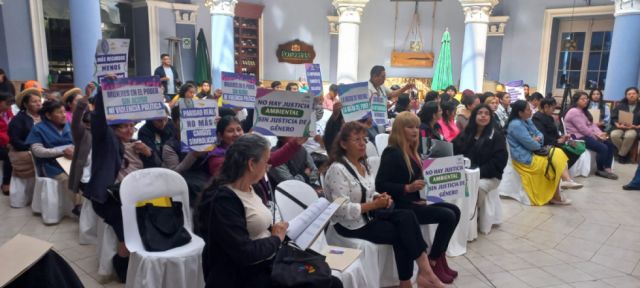 Mujeres de La Paz impulsan foro municipal para promover diálogo social