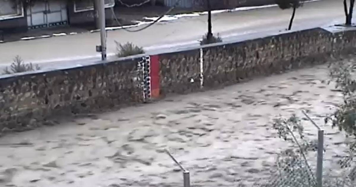 Alcaldía de La Paz despliega brigadas para atender zonas afectadas por inundación y granizo