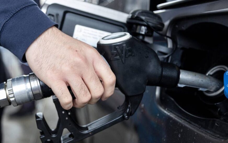 Gobierno de Chile anuncia alzas históricas en precios de combustibles por guerra