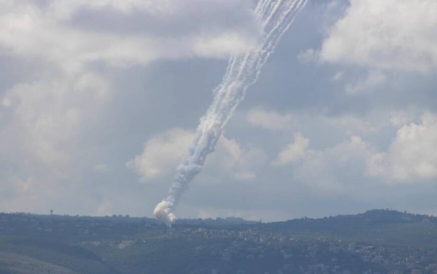 Irán lanza misiles contra Israel y niega diálogo con gobierno de Trump