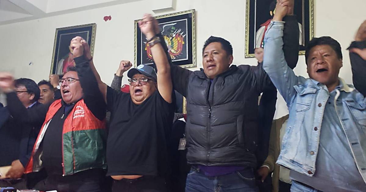 Transportistas de La Paz rechazan diálogo y confirman paro indefinido departamental