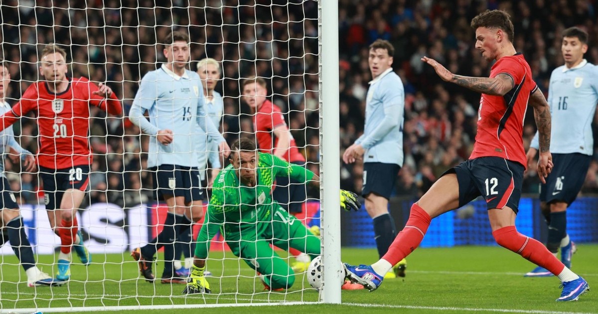 Uruguay empata 1 1 con Inglaterra en partido clave del Mundial