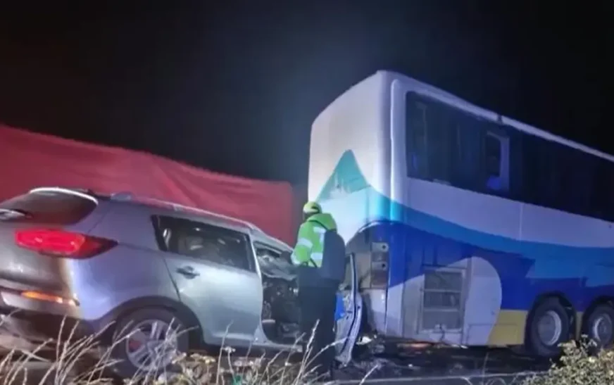 Policía reporta cinco heridos tras triple colisión en carretera Oruro Potosí