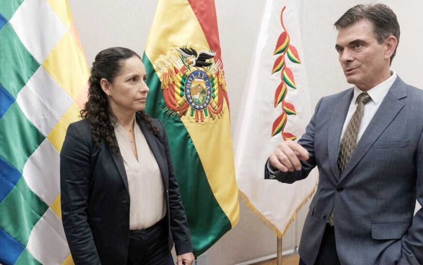 Paz pide a presidenta de YPFB iniciar producción de gasolina y reforzar anticorrupción
