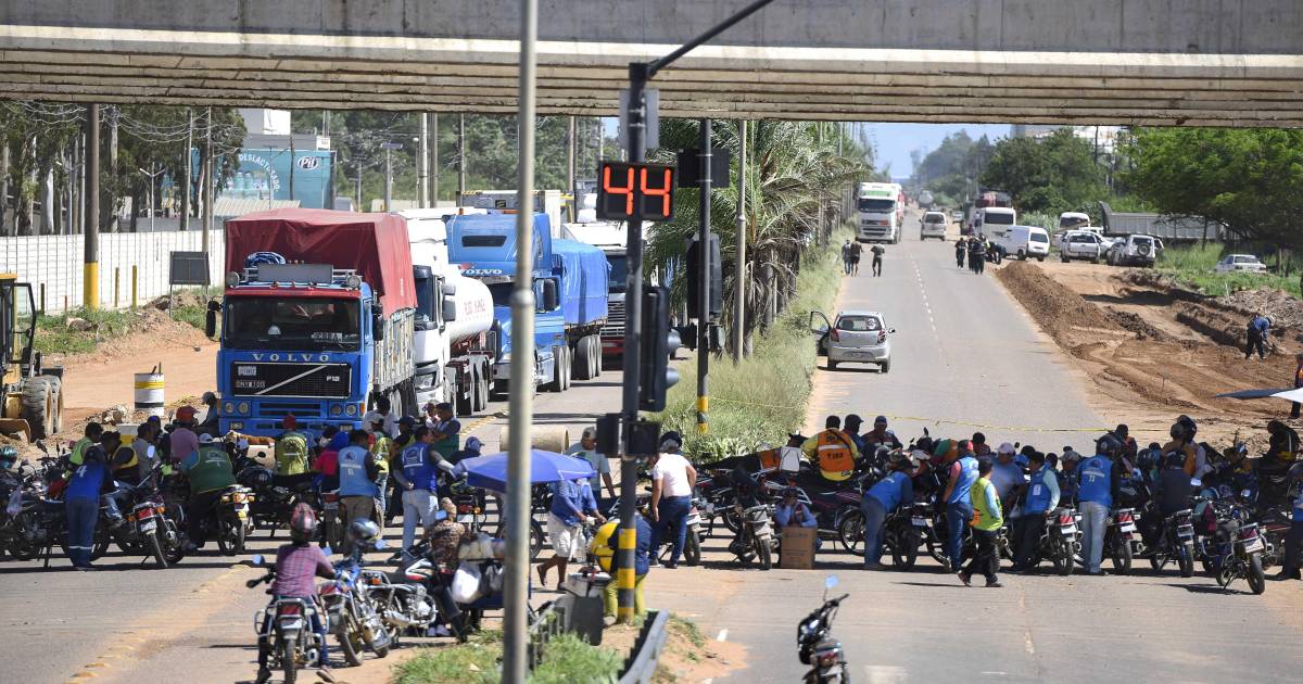 Mototaxistas de La Paz exigen a YPFB resarcimiento por gasolina desestabilizada en 72 horas
