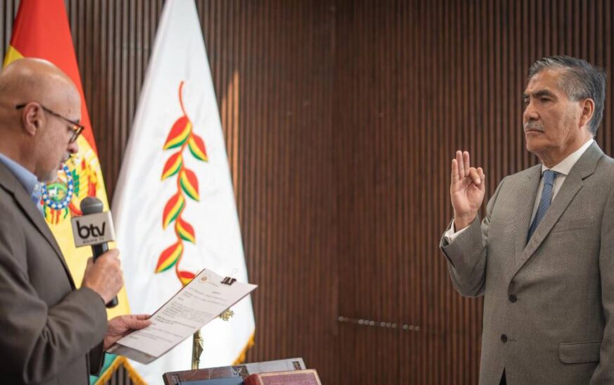 Ministro Lupo posesiona a Hernán Pereira como director interino del INRA