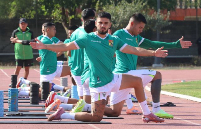 Bolivia usa uniforme blanco ante Irak en duelo por boleto mundialista