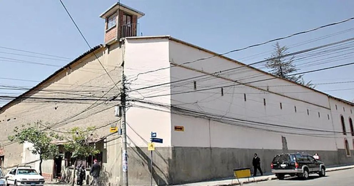 Policía encuentra cinco celulares en operativo en penal de San Pedro