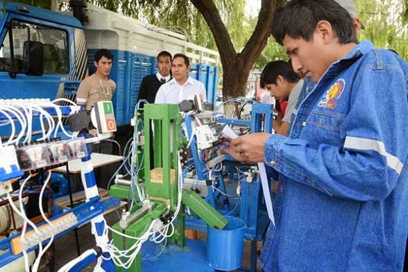 Gobernación limita apoyo a institutos solo a servicios básicos por crisis