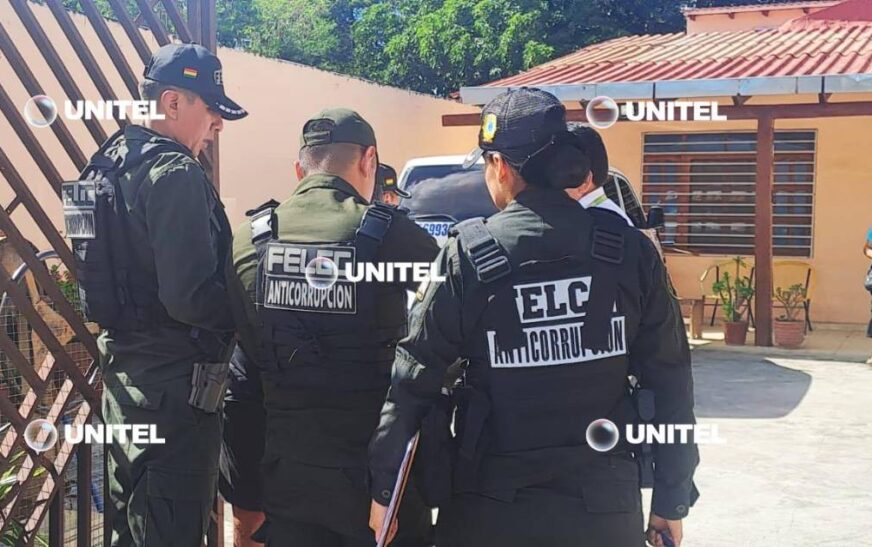 Policía allana autoescuelas por presunta entrega irregular de licencias