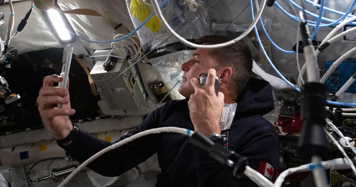 NASA restablece comunicación con astronautas de Artemis II tras corte