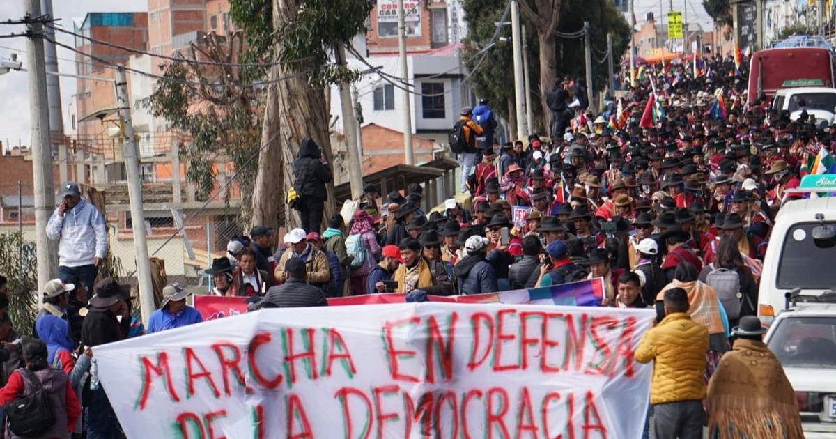 René Yahuasi y seguidores marchan en La Paz exigiendo segunda vuelta electoral