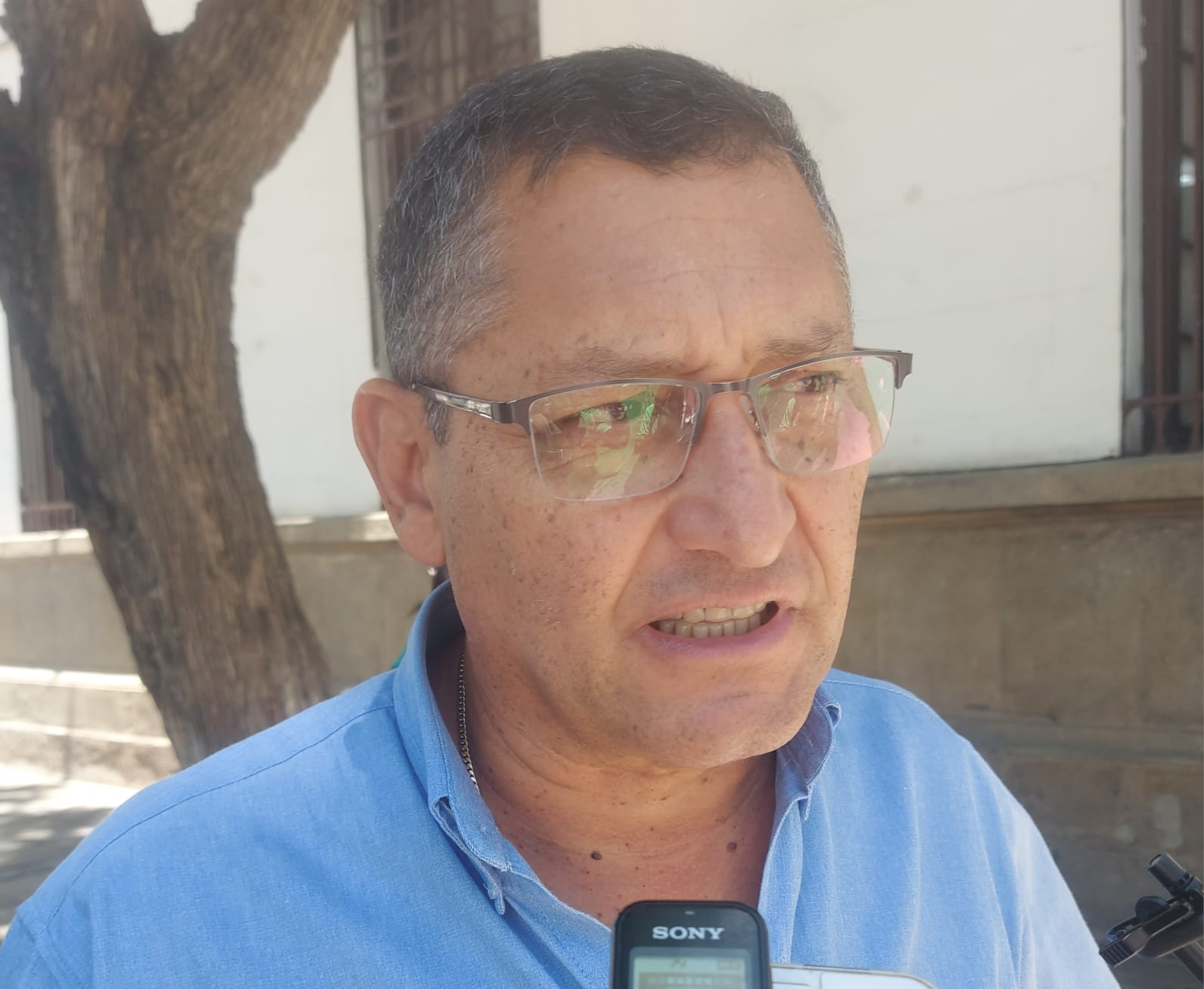 Gobernador propone quemar gasolina dañina para evitar más daños a vehículos