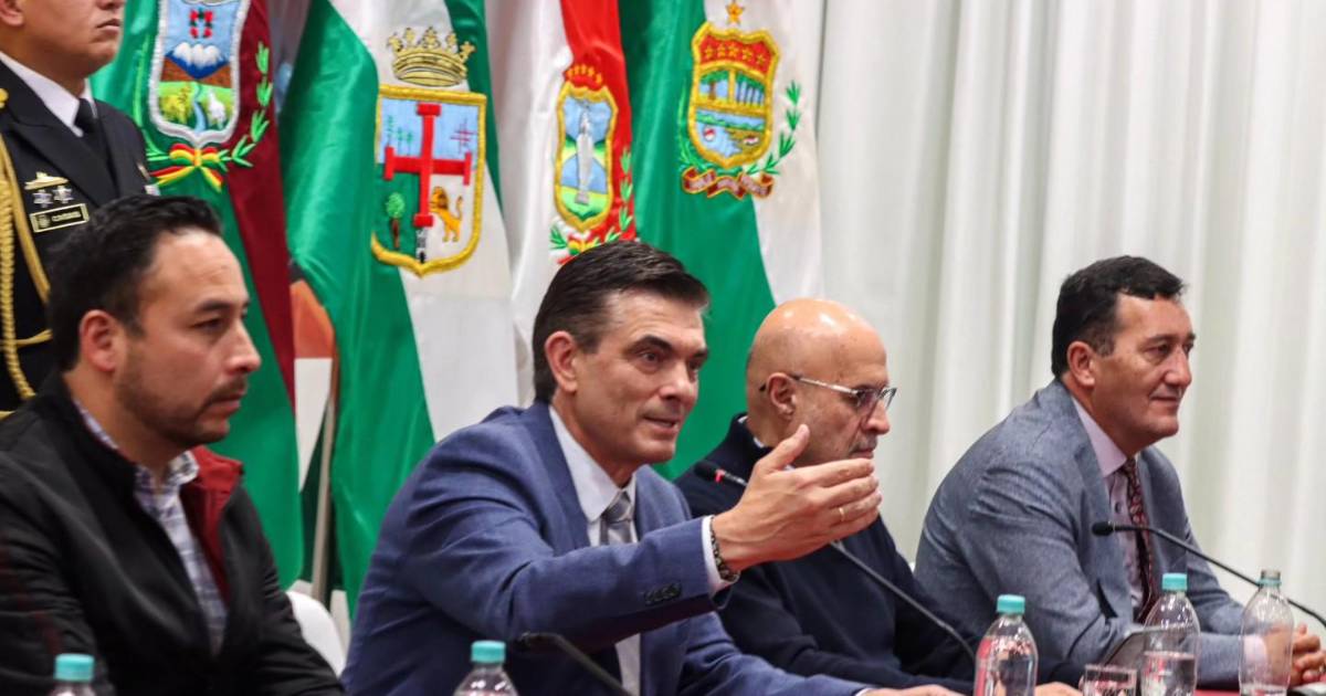 Presidente Paz acuerda con alcaldes distribuir recursos 50/50 a municipios