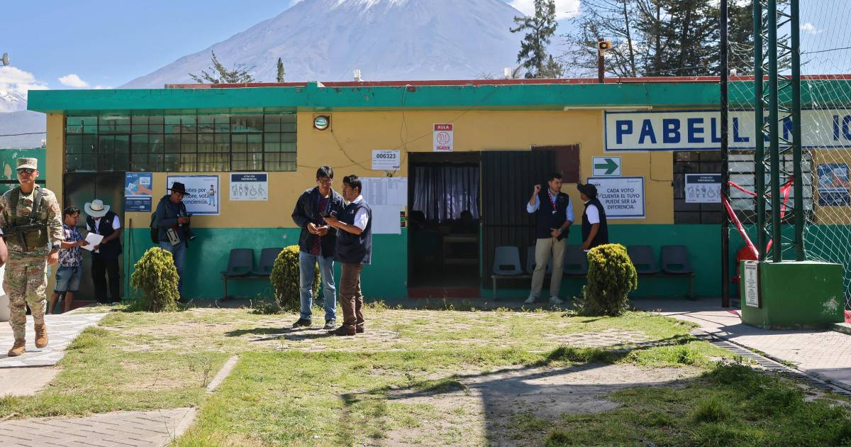 JNE anuncia acciones legales contra empresa por retraso en distribución de material electoral en comicios peruanos