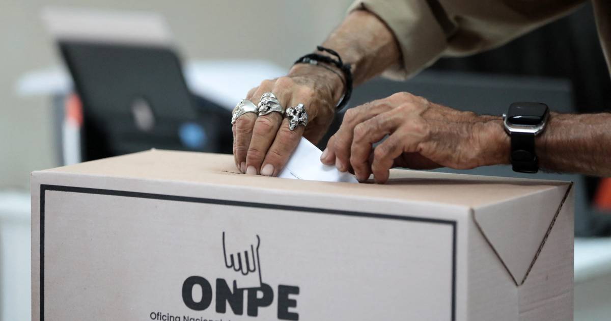 Policía y fiscales intervienen ONPE tras 6