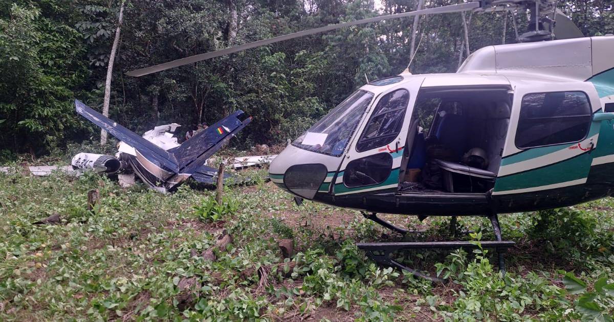 Bomberos llevan vía aérea a Santa Cruz los cuerpos de Moyano y Sardán tras accidente en Cochabamba